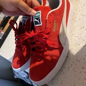 Red pumas only worn once